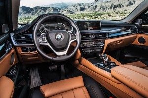 Фото  BMW X6 второго поколения 2014 г. вид на центральную панель