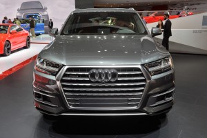 Audi Q7 2015, вид спереди