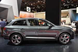 Audi Q7 2015, вид сбоку