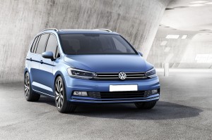Volkswagen Touran 2015, вид спереди