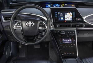 Toyota Mirai 2015, передняя панель