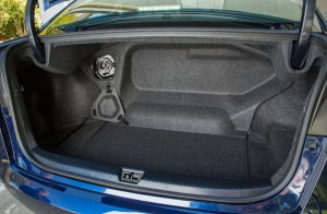 Toyota Mirai 2015, багажник