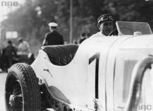 Ганс Штук за рулем 300-сильного Mercedes-Benz SSKL не добрался до финиша в 1932 году