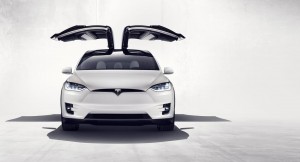 Tesla Model X, вид спереди