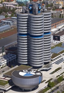 BMW Towers напоминает цилиндры двигателя