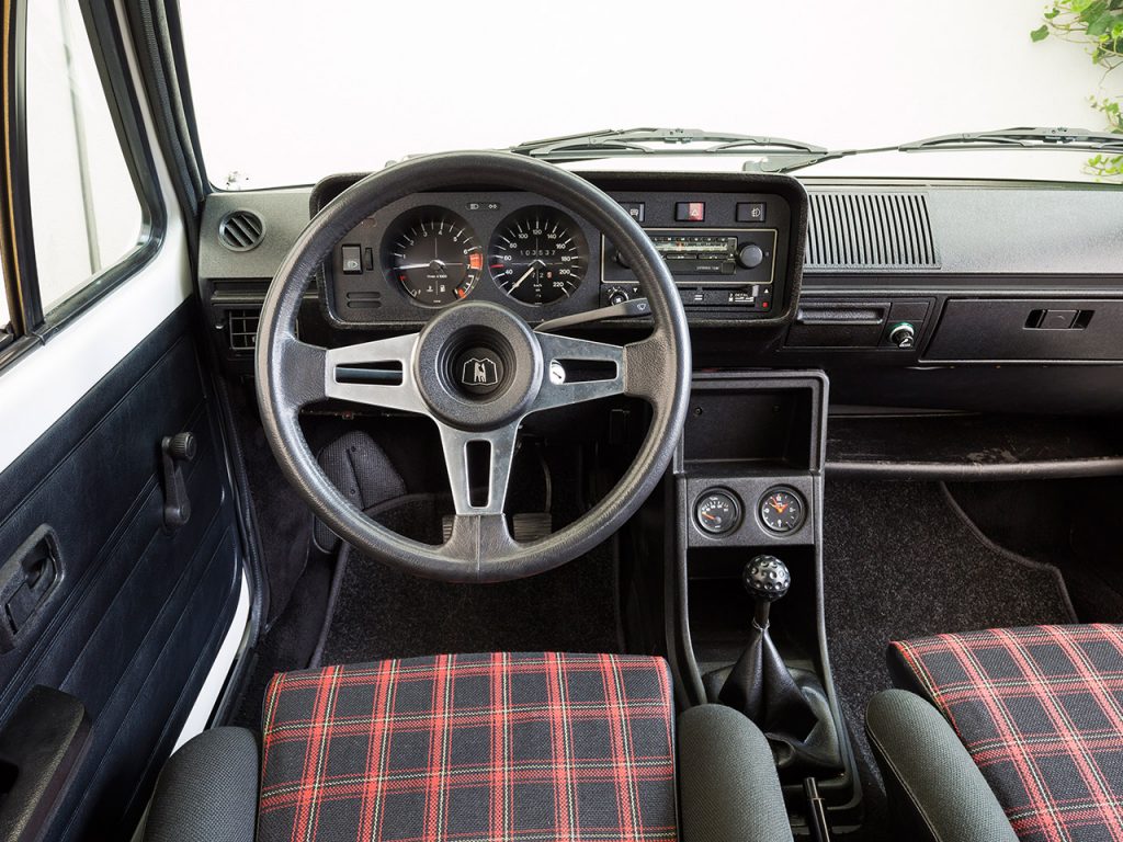 Volkswagen Golf GTI, салон