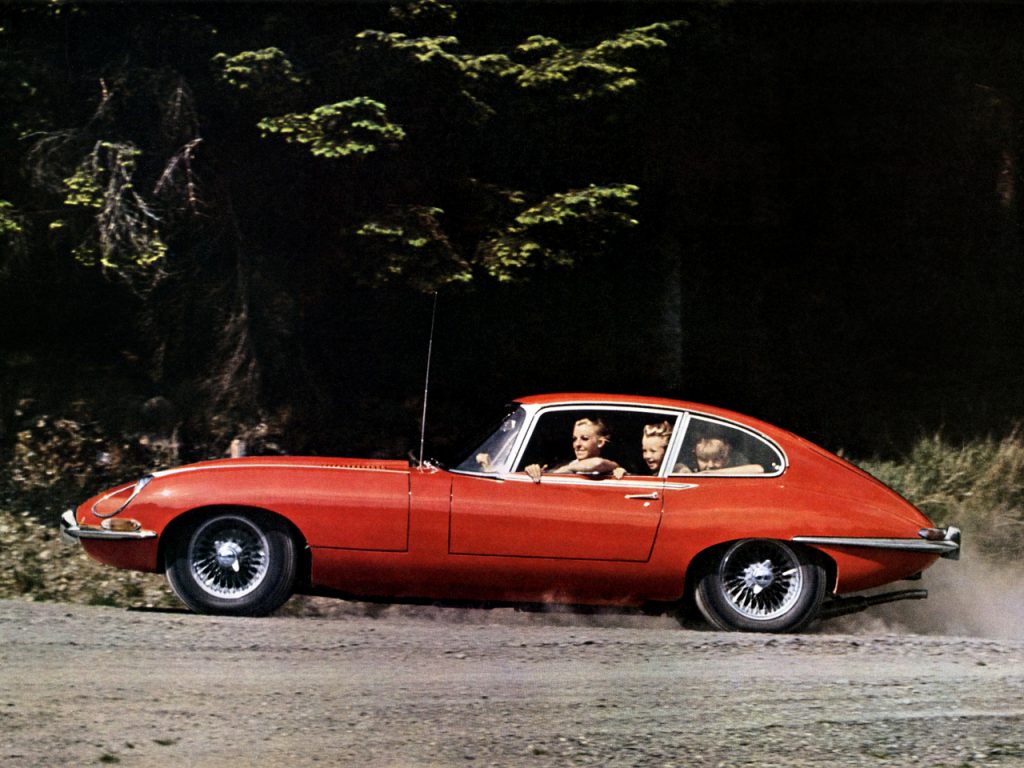 Jaguar E-Type 2+2 1966 года