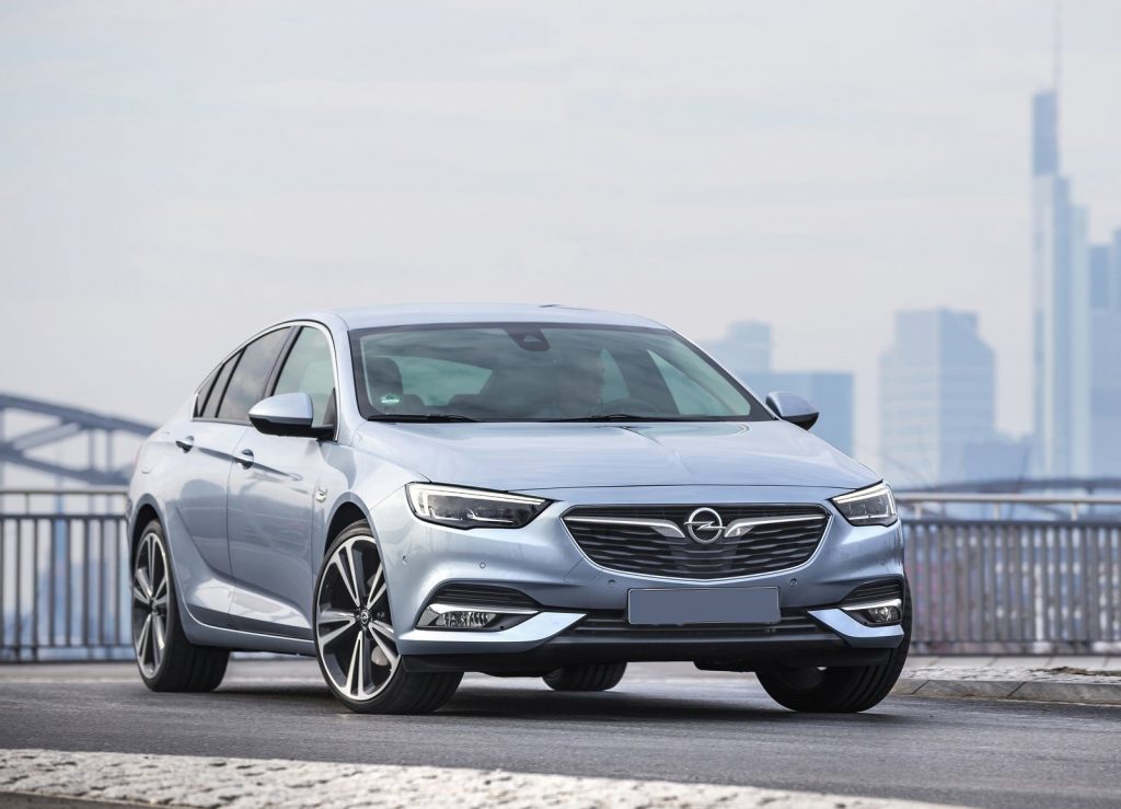 Opel Insignia 2017, вид спереди