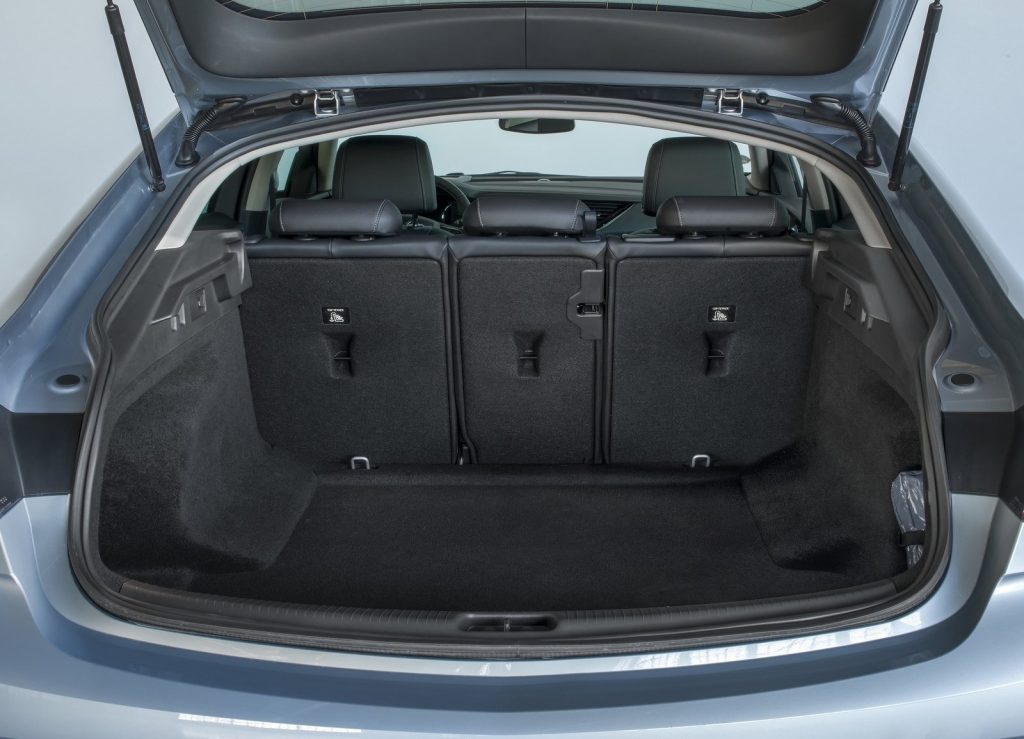 Opel Insignia 2017, багажник