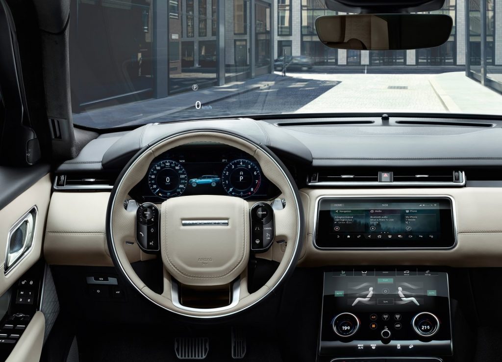 Новый Range Rover Velar, передняя панель