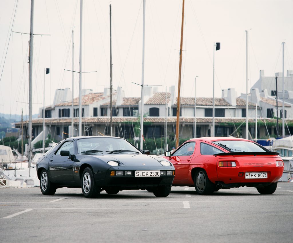 Всего выпущено 61 тыс. Porsche 928 всех версий