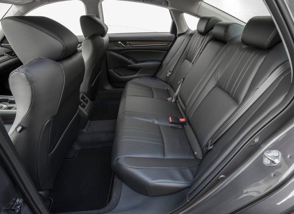 Honda Accord 2018, задние сиденья