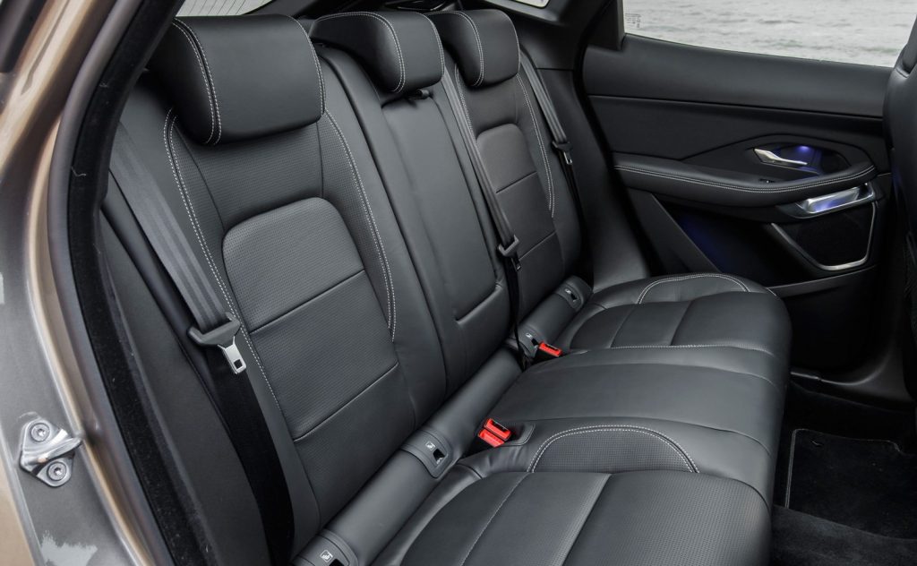 Новый Jaguar E-Pace, задние сиденья