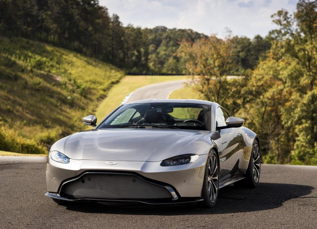 Aston Martin Vantage 2018, вид спереди
