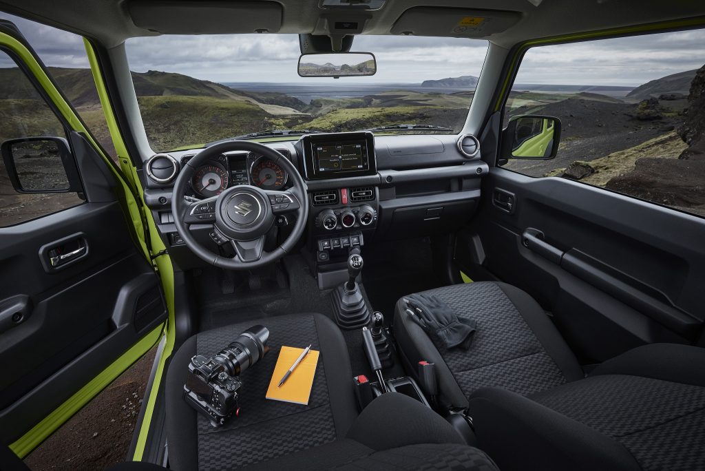 Новый Suzuki Jimny 2018, передняя панель