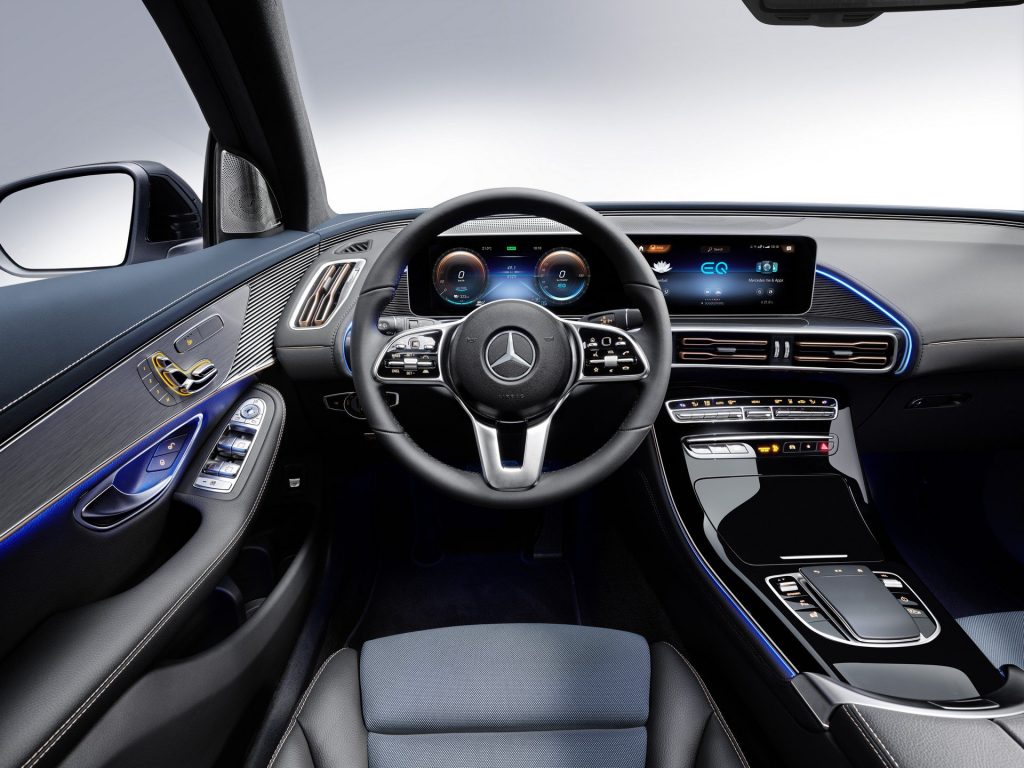 Новый Mercedes-Benz EQC, передняя панель