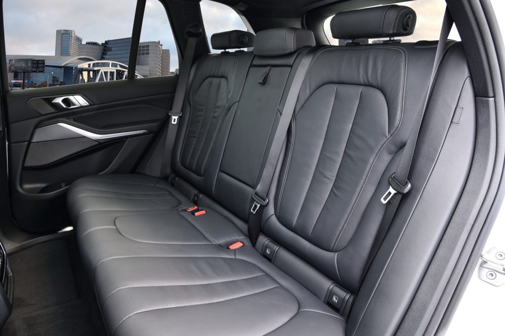 BMW X5 2019, задние сиденья