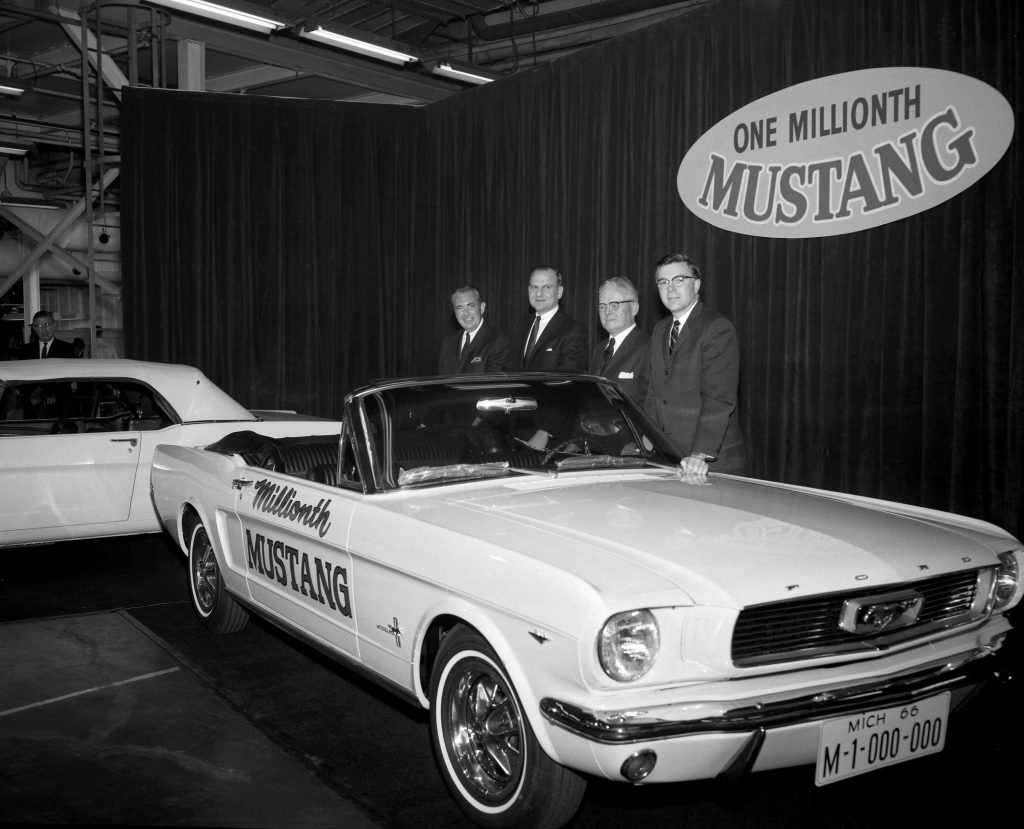 Ли Яккока представляет миллионный Mustang, 1966 год