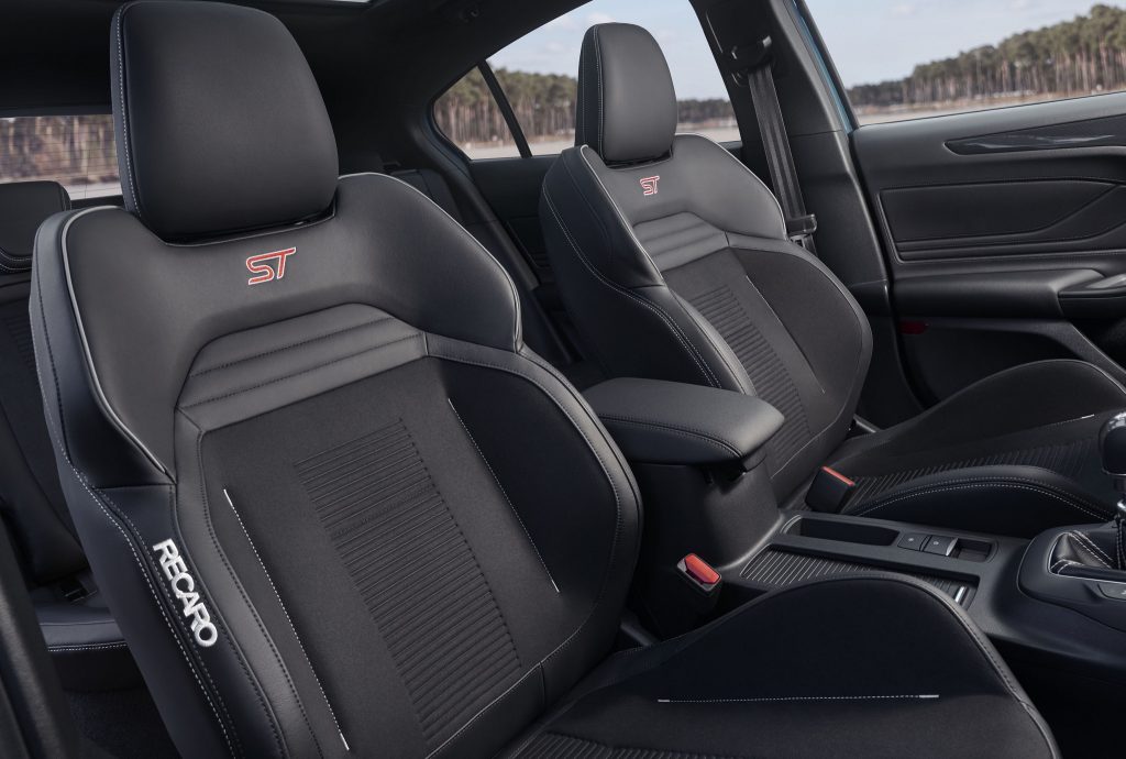 Новый Ford Focus ST, передние сиденья