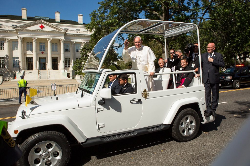 Папа Франциск в Jeep Wrangler