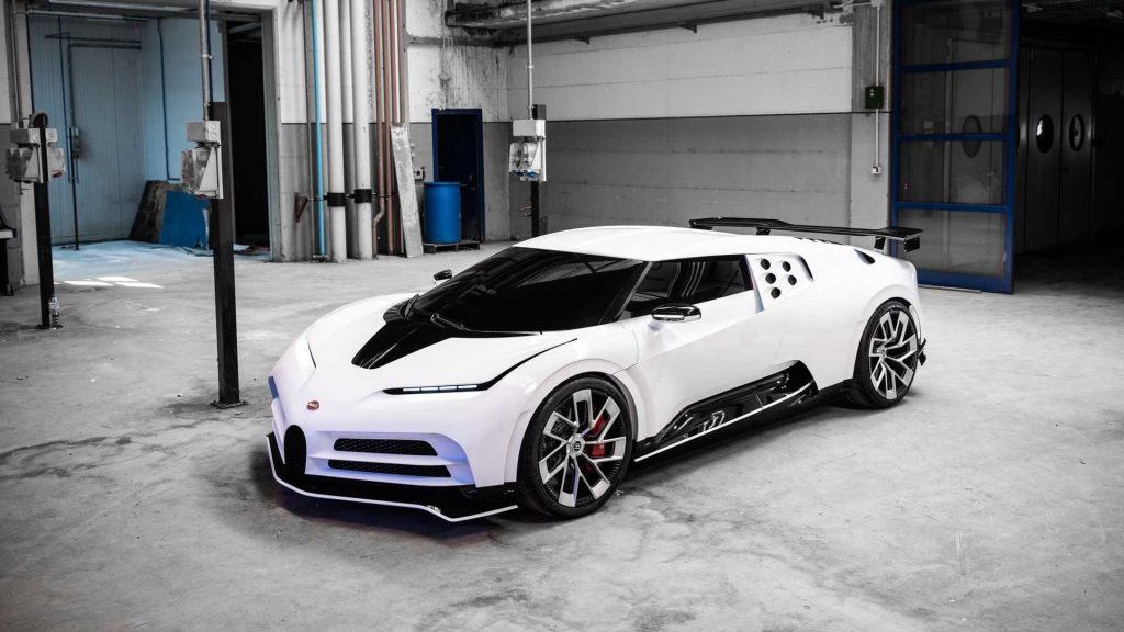Bugatti Centodieci 2019, вид на переднюю диагональ