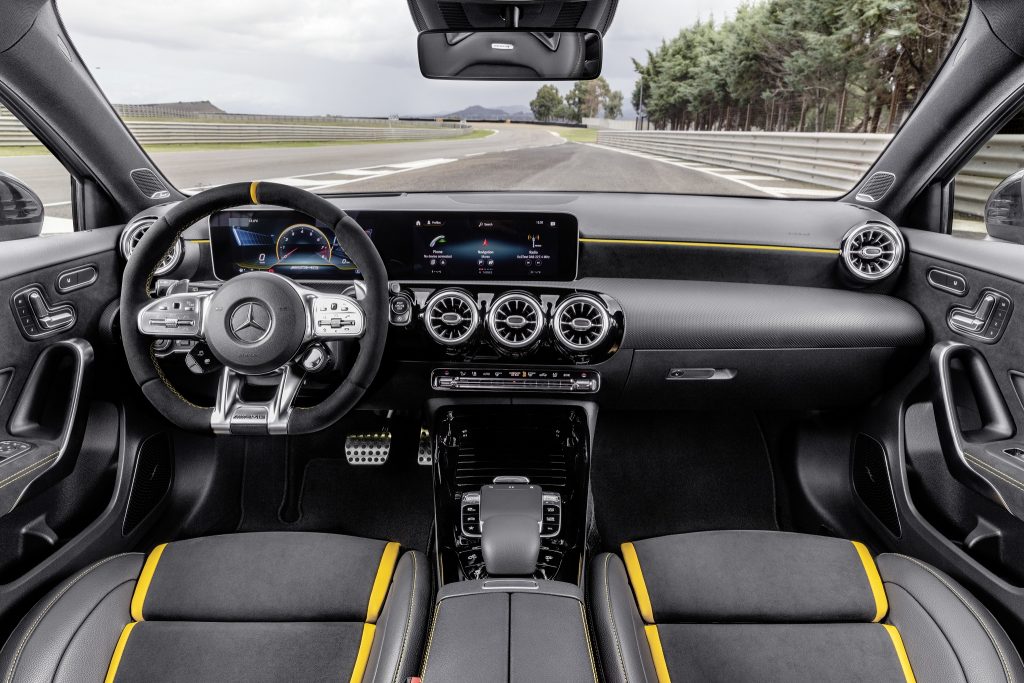 Новый Mercedes-AMG A45, передняя панель