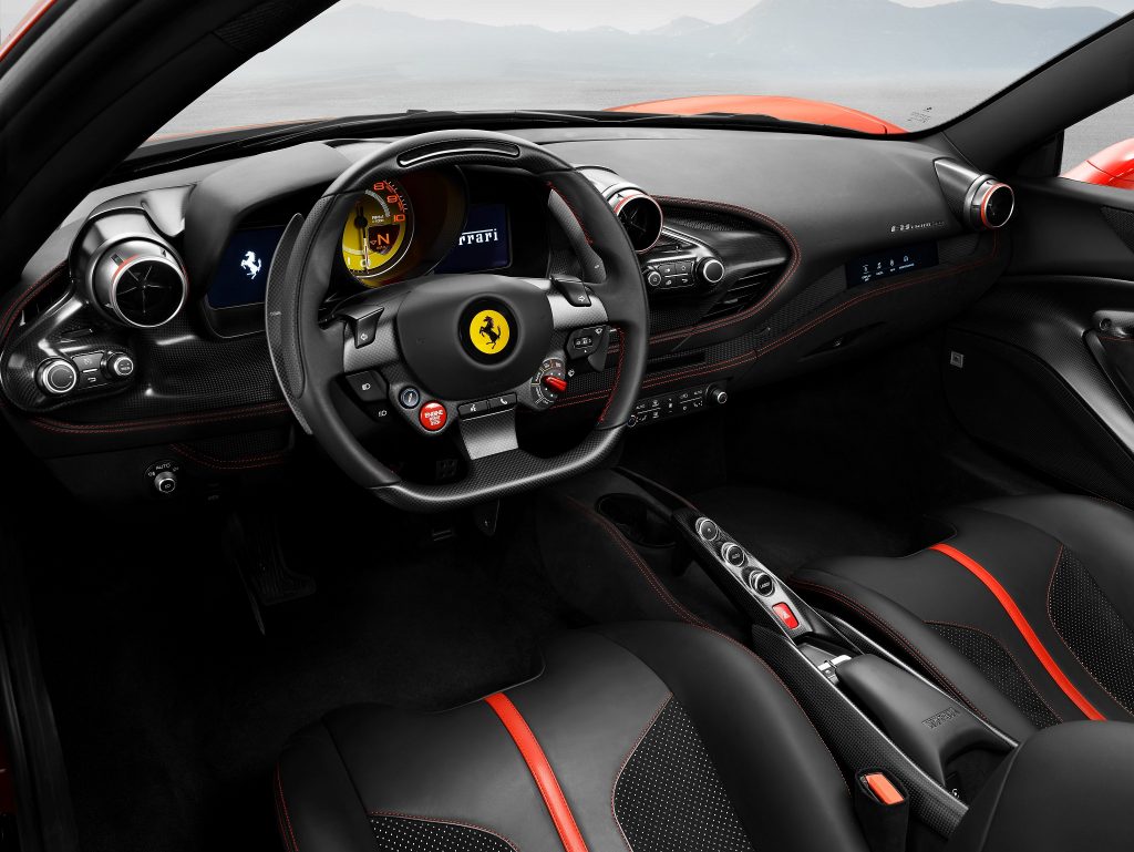 Новый Ferrari F8 Tributo, передняя панель
