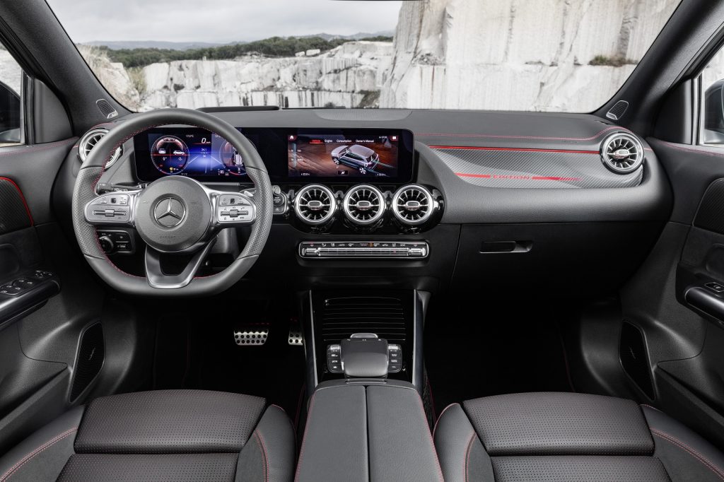 Новый Mercedes-Benz GLA, передняя панель
