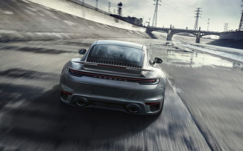 Новый Porsche 911 Turbo, вид сзади
