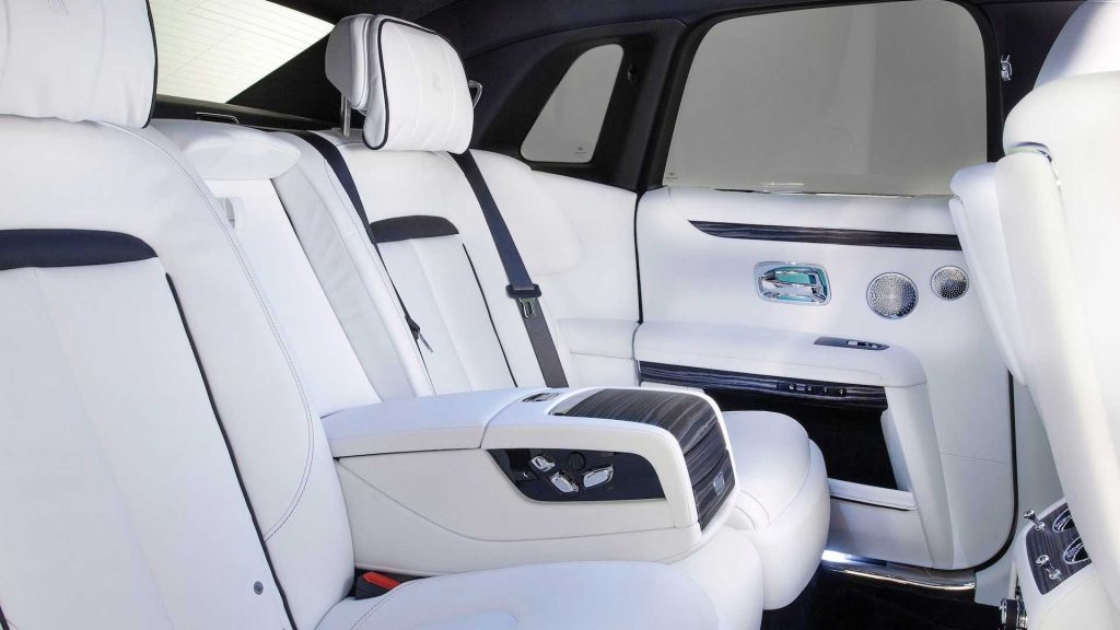 Rolls-Royce Ghost 2020, задние сиденья