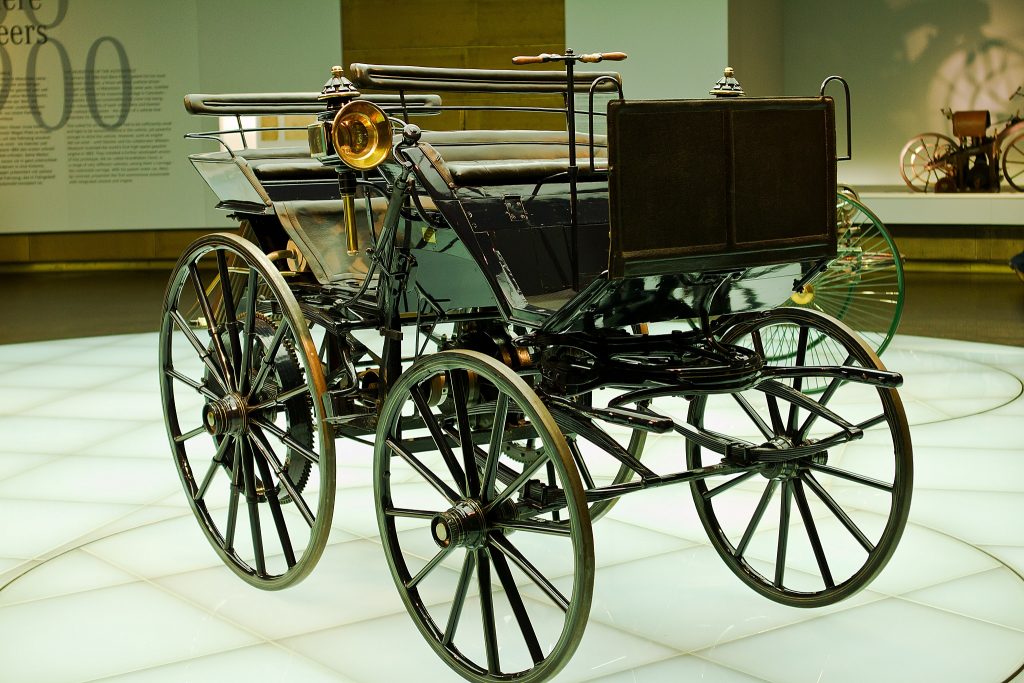 Daimler 1885 года с двигателем Майбаха
