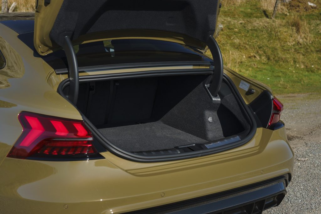 Audi e-tron GT 2021, багажник