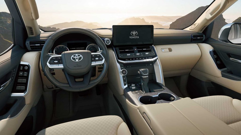 Toyota Land Cruiser 2021, передняя панель