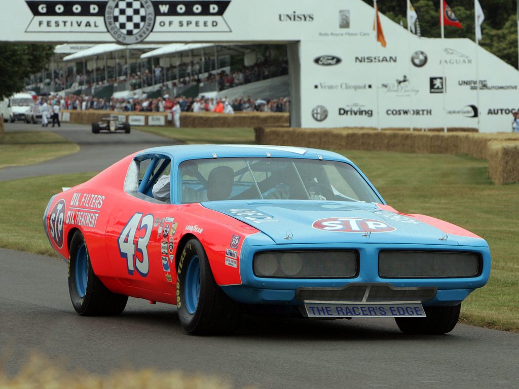 В 1974 и 1975 годах Ричард Петти выигрывал чемпионат NASCAR на Dodge Charger