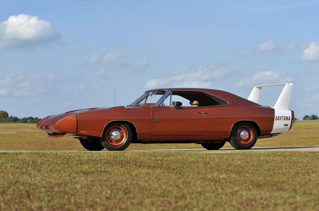 Обтекаемый Dodge Charger Daytona 1969 года развивал 330 км/ч