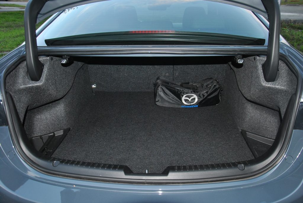 Mazda 6 2021, багажник
