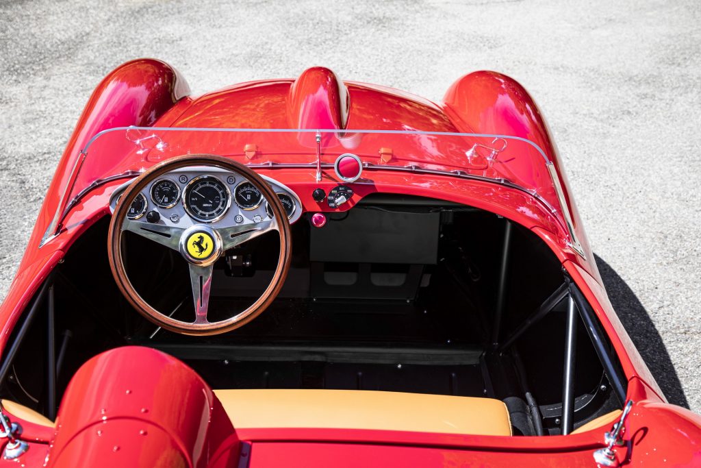 Салон Ferrari Testa Rossa J