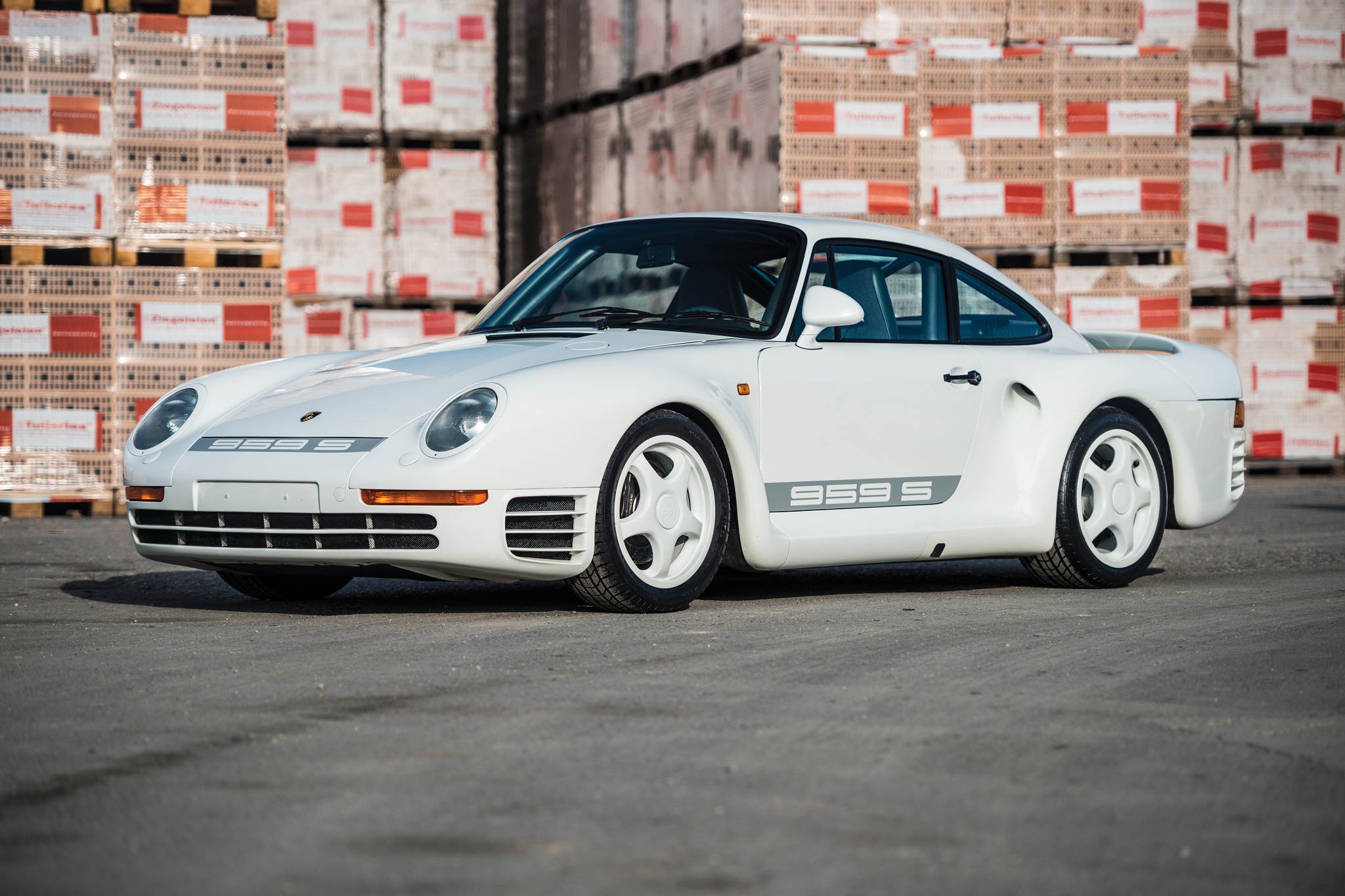 Porsche 959: Легендарный суперкар, определивший будущее автомобилестроения